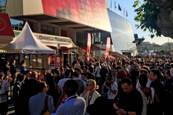 تأجيل عرض فيلم Redoubtable بمهرجان "كان" السينمائي.. اشتباه في وجود قنبلة