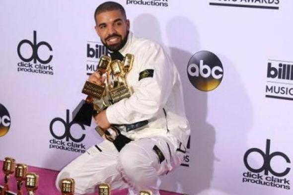 دريك يتفوق على أديل ويحقق رقم قياسي في حفل مجلة Billboard.. وهذه رسالته لها