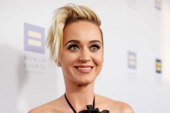 بالفيديو- كاتي بيري تُثير الفزع بهذا المقلب