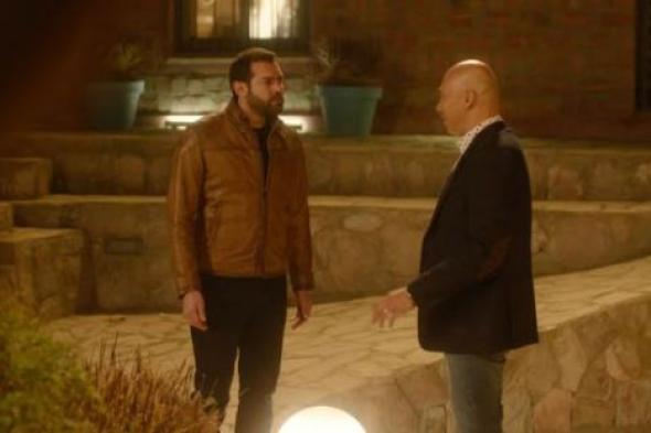 بالصور- عمرو يوسف في كواليس "عشم إبليس"