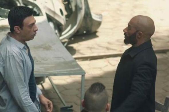 بالفيديو- محمد رمضان معجب بإعادة تمثيل مشهده الشهير من "الأسطورة"