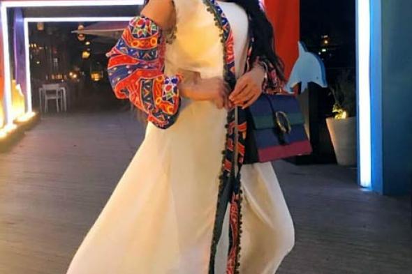 صورة- سالي عبد السلام وفرح علي ودنيا عبد العزيز بنفس القفطان الرمضاني.. أيهن الأجمل؟