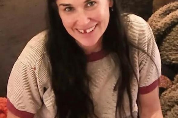 صورة- ديمي مور تفقد أحد أسنانها الأمامية لهذا السبب