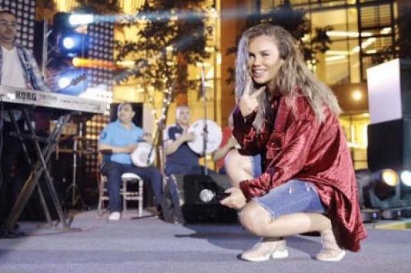 نيكول سابا ترد على منتقدي ثيابها: "على اساس انو هني الي بيفهموا بالذوق!!"