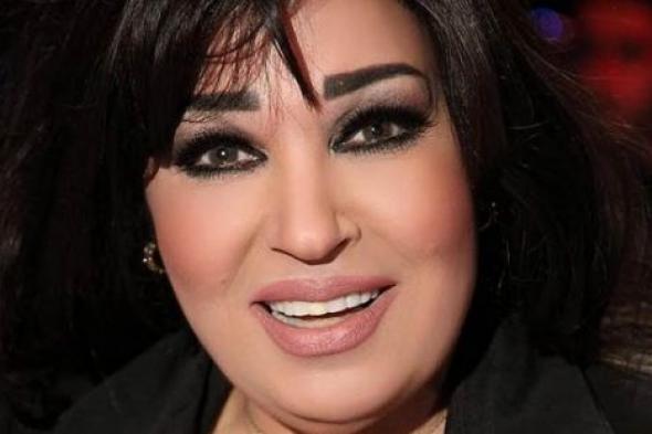 بالفيديو- فيفي عبده تحتفل بتخرج حفيدتها