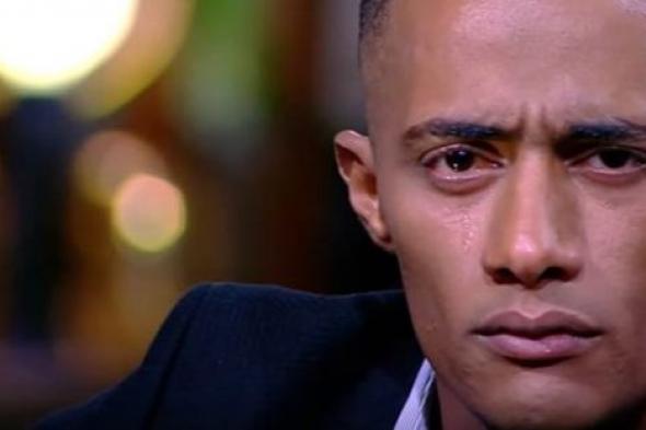 بالفيديو- محمد رمضان يبكي على الهواء.. والسبب