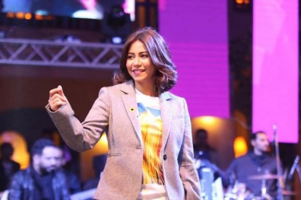 بالفيديو- ابنتا شيرين عبد الوهاب معها على المسرح في بيروت