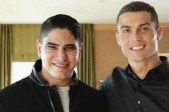 صورة- أبو هشيمة يلتقي بكريستيانو رونالدو وأسرته في إسبانيا