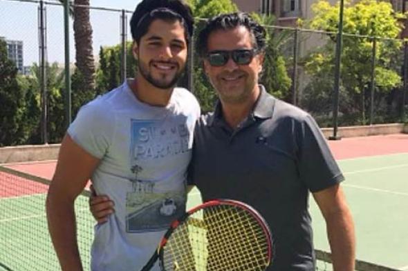 بالفيديو- راغب علامة يشارك جمهوره احتراف ابنه للعب كرة القدم والتنس معا