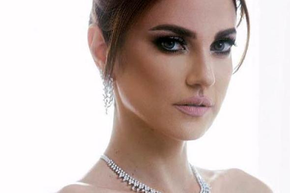 بالصور- درة بإطلالة رقيقة في جلسة تصوير جديدة