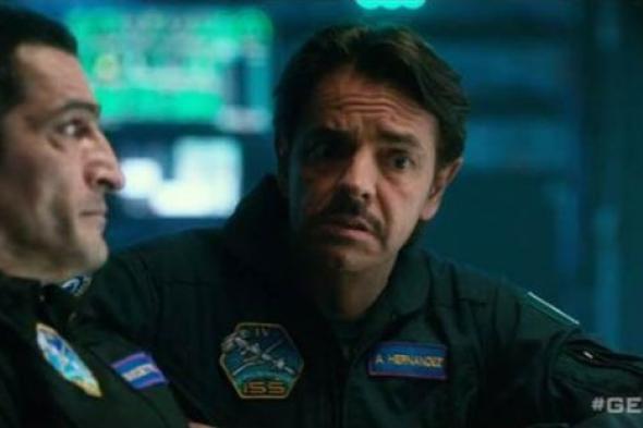 بالفيديو - عمرو واكد يظهر في الإعلان الدعائي لفيلم  جيرارد باتلر Geostorm.. توك توك يطير