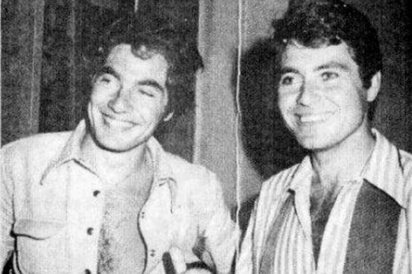 بالصور- حسين فهمي مع ابنته وشقيقه مصطفى فهمي في المصيف.. يعيدان زمن الشقاوة