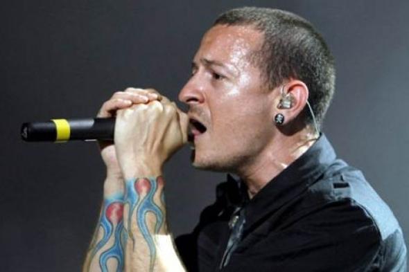 انتحار مغني الروك تشستر بنينجتون شنقا