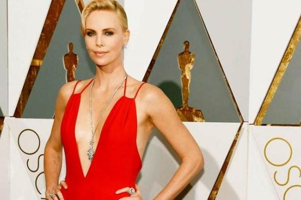 تشارليز ثيرون: ندمت على خسارة هذا الدور وتعاطيت الحشيش في شبابي