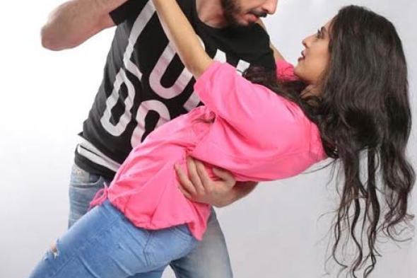 بالصور- جلسة تصوير رومانسية جديدة تجمع هيثم محمد وزوجته وفاء قمر