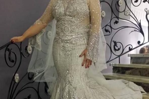 بالفيديو- فريق عمل مسرحية "الهرم ده بتاعي" يفاجئون مها أحمد