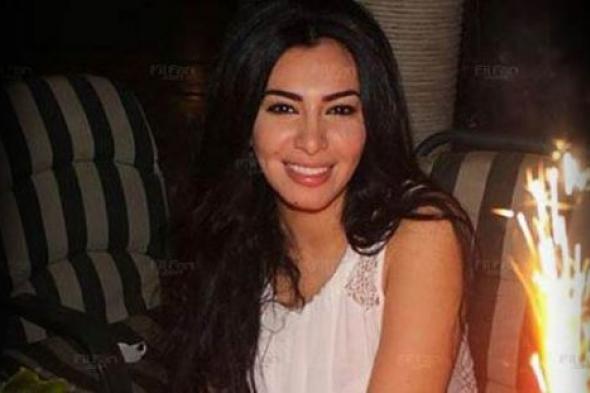 بالفيديو-ميرهان حسين تطالب جمهورها بحذف الملصق الدعائي لفيلمها الجديد