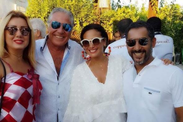 بالصور- إلهام شاهين وحسين ومصطفى فهمي وهند صبري ونجلاء بدر يجتمعون في الساحل