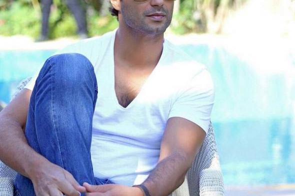 صورة- كريم فهمي منشغل بتأليف فيلمه الجديد