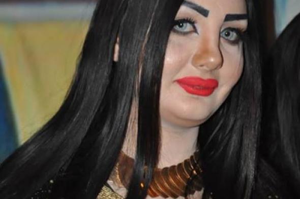 بالصور- بطلة "ركبني المُرجيحة" بفستان أحمر في جلسة تصوير جديدة