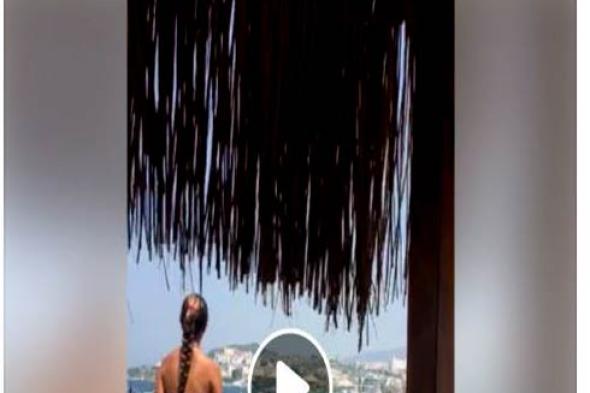 بالفيديو- أحمد السعدني يسخر من فتاة تركية تصلي بـ "البكيني"