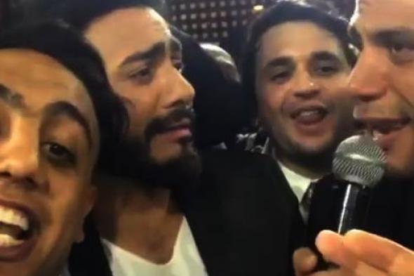 بالفيديو- أوس أوس ومصطفى خاطر ومحمد إمام يرقصون مع تامر حسني في حفل زفاف محمد أنور