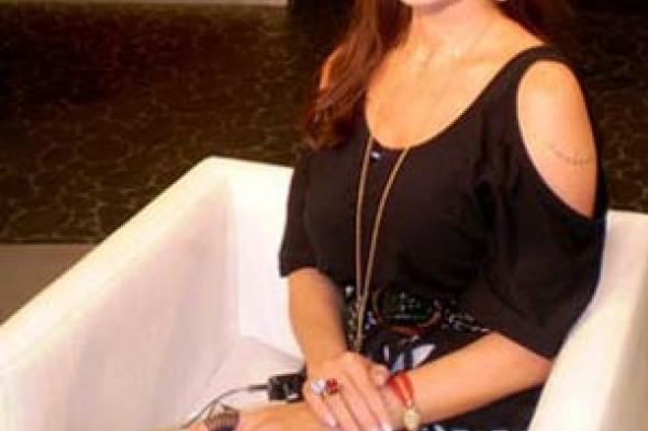 هكذا عقّبت زوجة راغب علامة على سقوطه على المسرح