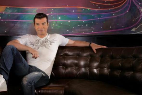 بالفيديو- إيهاب توفيق يطرح "بقسوتك معجب" على يوتيوب