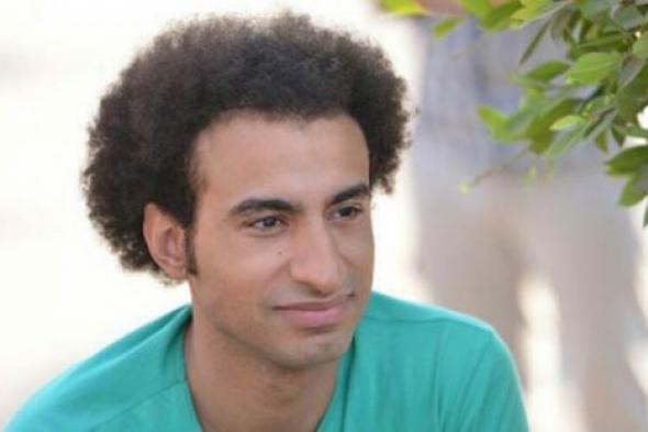 علي ربيع يشاهد فيلمه "خير وبركة" مع جمهوره