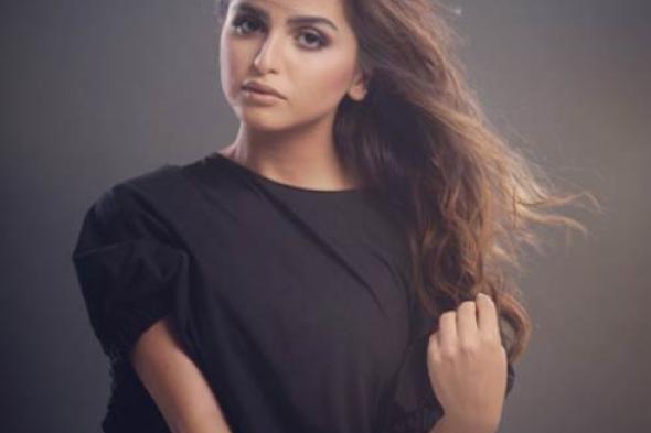 بالصور- حلا الترك أكبر من عمرها في جلسة تصوير جديدة