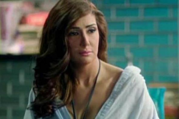 صورة- غادة عبد الرازق تتعرض لكسر في قدمها