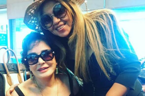 بالصور والفيديو- بوسي شلبي ولبلبة وخالد النبوي يتوجهون سويا لحضور مهرجان الجونة السينمائي