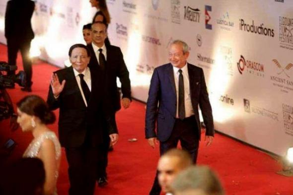 هكذا وصف عادل إمام نجيب ساويرس أثناء تكريمه بـ"مهرجان الجونة السينمائي"