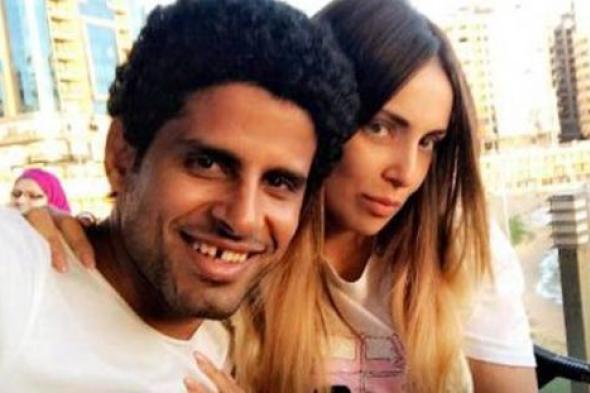 بالصور- حمدي الميرغني وإسراء عبد الفتاح يستكملان شهر العسل.. هذه المرة في ملعب "كامب نو" ببرشلونة