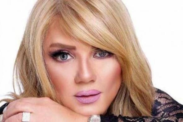 بالصور- ندى بسوني تستمع بوقتها مع الدولفين.. أجمل حب