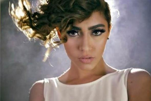 زيزي عادل تروّج لأغنيتها الجديدة "أحب الحمش" بجلسة تصوير