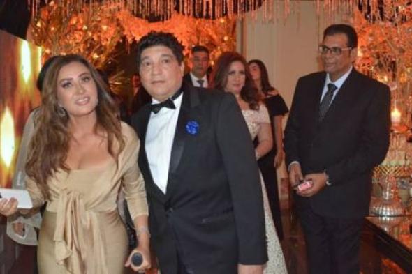 بالصور- لطيفة تستند على عكاز في حفل زفاف ابنة ممدوح موسى