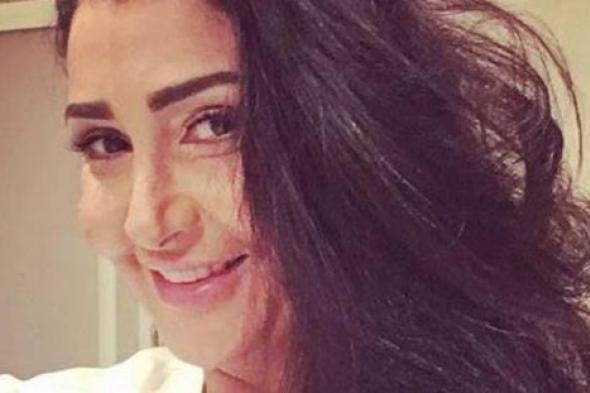 بالصور والفيديو- غادة عبد الرازق تستمتع بوقتها في باريس.. هكذا مازحت جمهورها