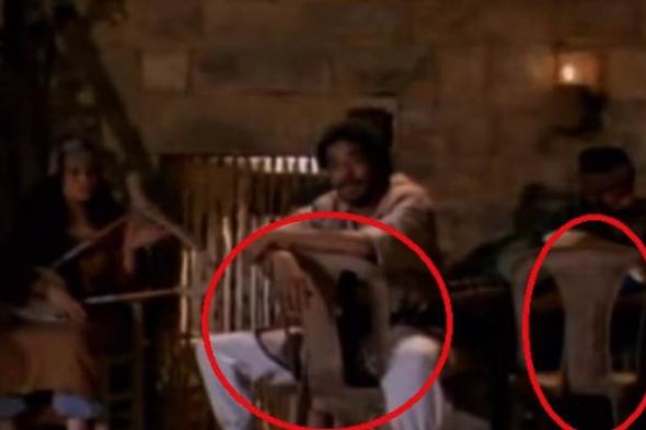 بالصور- كراسي بلاستيك في فيلم "المصير".. خطأ أم إسقاط على الواقع؟