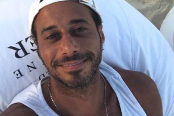 بالفيديو- أحمد السعدني يستعين بشعر لعادل إمام للتعبير عن ضيقه من شوارع القاهرة