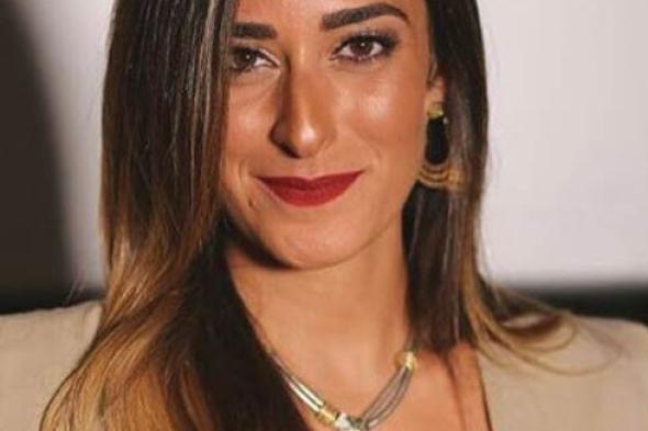 صورة- أمينة خليل ترتدي فستانا ارتدته والدتها في شبابها.. ما رأيك بإطلالتها؟