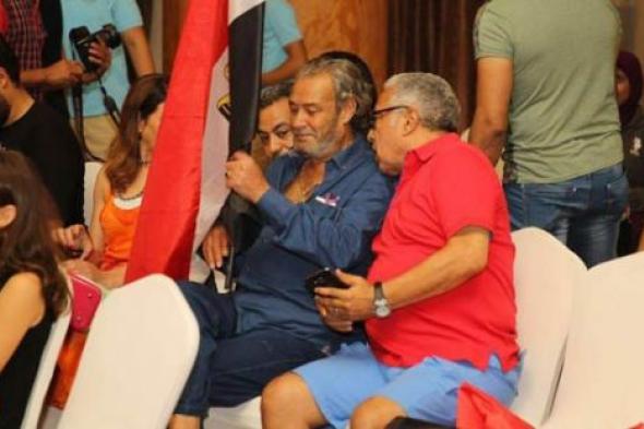 بالصور - ضيوف مهرجان "الإسكندرية السينمائي" يشاهدون مباراة مصر والكونغو