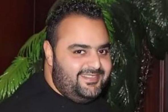 صورة- شيكو يهنئ أحمد حلمي بجائزة أفضل ممثل كوميدي في حفل جوائز السينما العربية