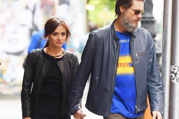 جيم كاري يتهم صديقته المنتحرة بتزوير الفحوصات لإبتزازه والحصول على ملايين الدولارات