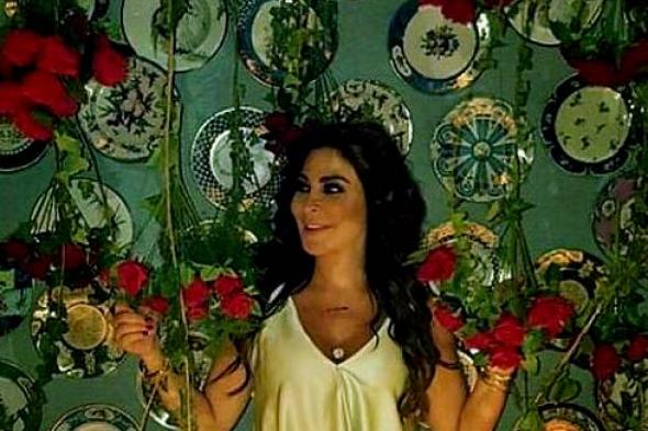 الصور الأولى من عيد ميلاد إليسا