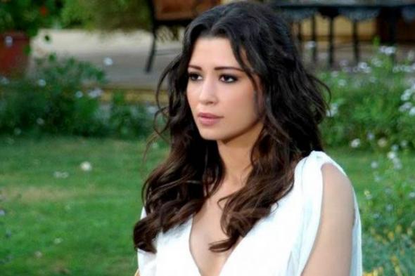 صورة - أروى جودة على هيئة لص وبشارب في احتفالات "الهالوين"
