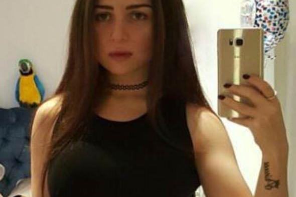 بالفيديو- مي عز الدين:  هذا رد فعل والدتي بعد خضوعي لعملية تجميل