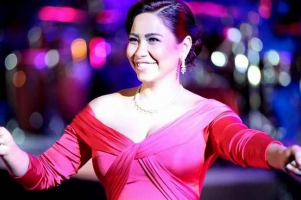 بالفيديو- شيرين لمعجبة طلبت أغنية "ما شربتش من نيلها": "اشربي إفيان.. ها يجيلك بلهاريسيا"