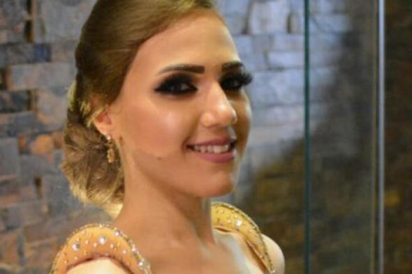 بالصور- إيمي طلعت زكريا بالحجاب أثناء اداء مناسك العمرة مع والدها