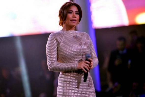 شيرين ترد على الجمهور الغاضب من فيديو "ماشربتش من نيلها": أنا طفلة أنا آسفة